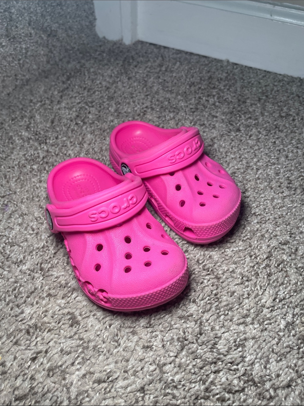 CROCS Kids Classic Clog in Bright Pink